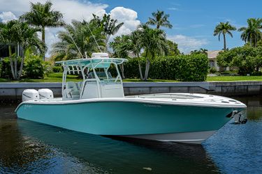 33' Yellowfin 2017