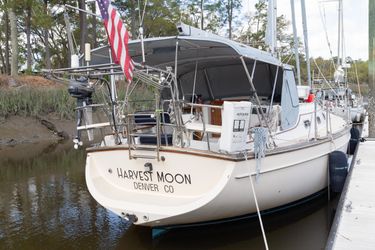 38' Island Packet 1999