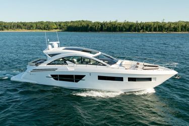 60' Cruisers Yachts 2017