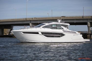 Cruisers Yachts 42 Cantius