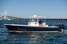 Hunt Yachts 32 Center Console