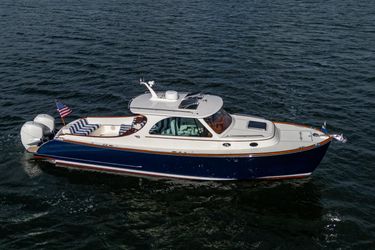 35' Hinckley 2024