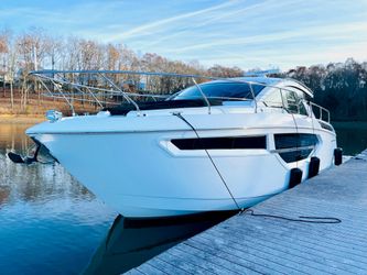 43' Cruisers Yachts 2019