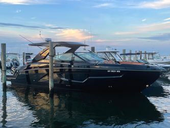 34' Cruisers Yachts 2022