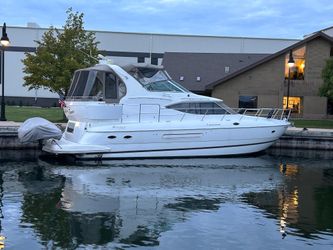 44' Cruisers Yachts 2000