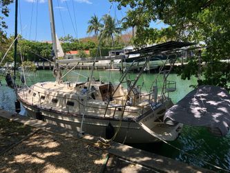 38' Island Packet 2015