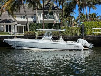 32' Intrepid 2017