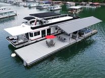 Horizon 16 x 70 WB Houseboat & Dock