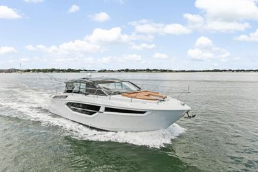 42' Cruisers Yachts 2025