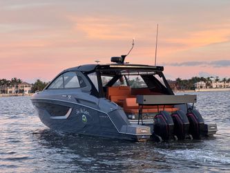42' Cruisers Yachts 2021