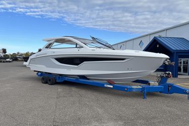 42' Cruisers Yachts 2025