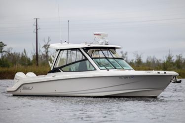 28' Boston Whaler 2022