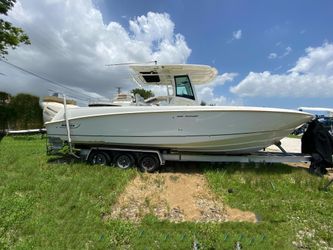 32' Boston Whaler 2015
