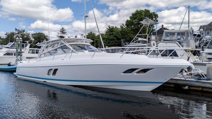 43' Intrepid 2017