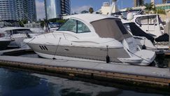 Cruisers Yachts 420 Sports Coupe.