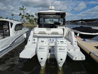 37' Four Winns 2020
