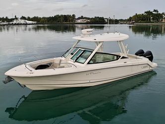 28' Boston Whaler 2021