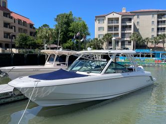 32' Boston Whaler 2020