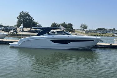 38' Cruisers Yachts 2025
