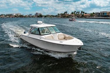 35' Pursuit 2018