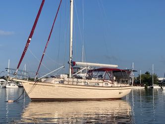 38' Island Packet 1995
