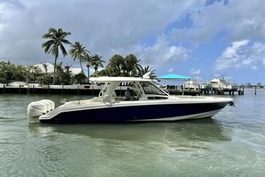 35' Boston Whaler 2019