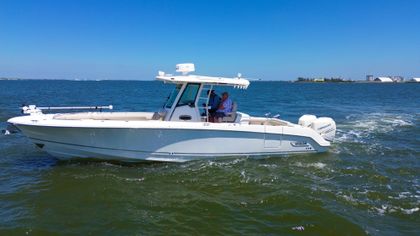 33' Boston Whaler 2019