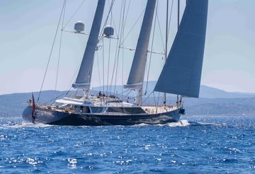 185' Alloy Yachts 2014