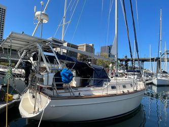 38' Island Packet 2002