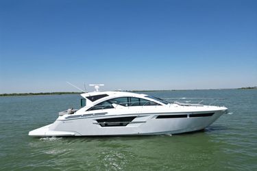 54' Cruisers Yachts 2022