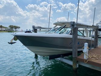 32' Boston Whaler 2017