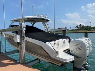 32' Boston Whaler 2017