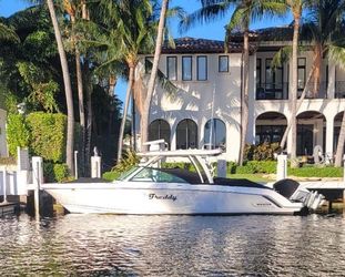 32' Boston Whaler 2021
