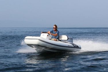 Walker Bay Generation 10LTE with 4 Seats
