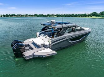 42' Cruisers Yachts 2023