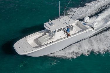 34' Invincible 2024