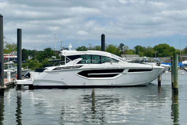 42' Cruisers Yachts 2024