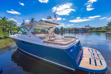 31' Tiara Yachts 2015