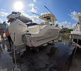 25' Boston Whaler 2022