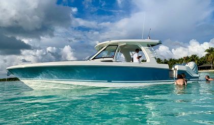 35' Boston Whaler 2018