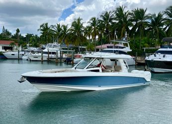 35' Boston Whaler 2018