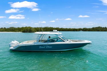 32' Boston Whaler 2019