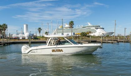 32' Boston Whaler 2017