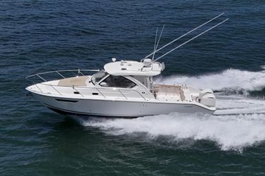35' Pursuit 2017