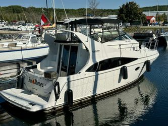 36' Carver 2004 Yacht For Sale