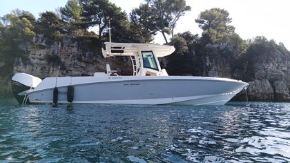 32' Boston Whaler 2012