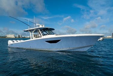 Pursuit S 428 Sport
