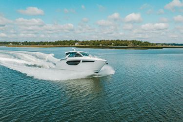 42' Cruisers Yachts 2024