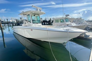 32' Boston Whaler 2014