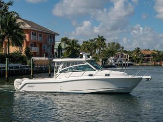 35' Boston Whaler 2017